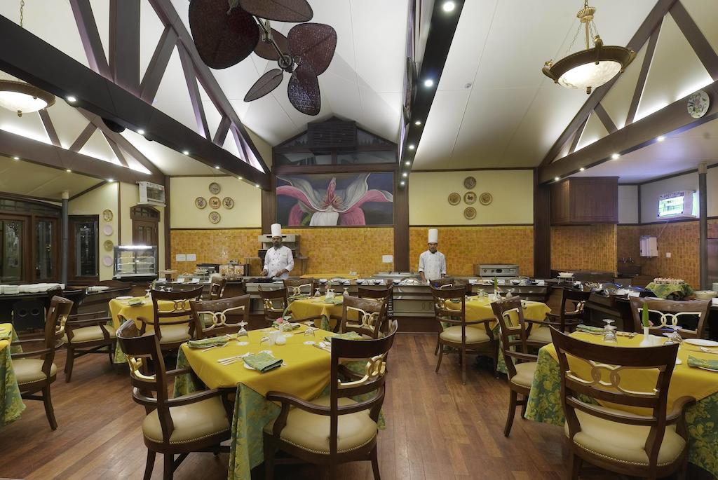 Mayfair Darjeeling Дарджилинг Ресторант снимка